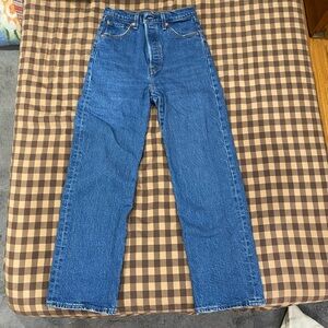 Levi’s ribcage straight ankle jeans 25